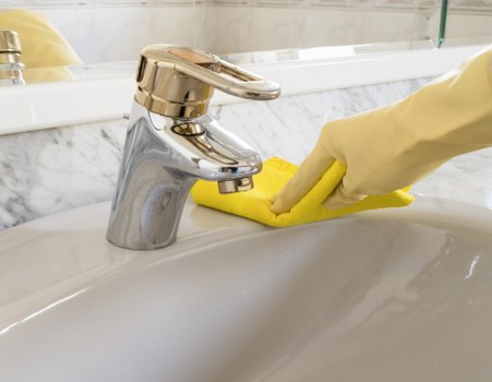 Professional cleaning of desks and shared office surfaces in E2